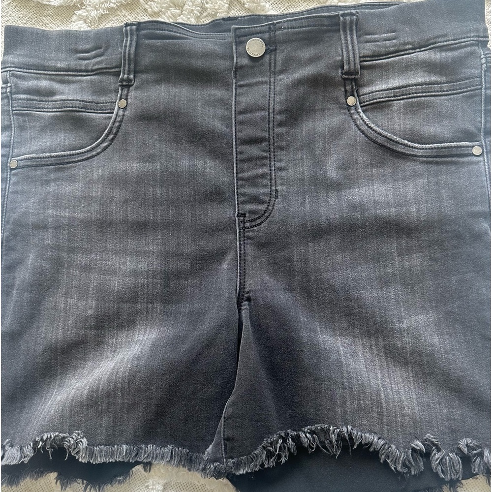 Liverpool pull on fringe shorts
